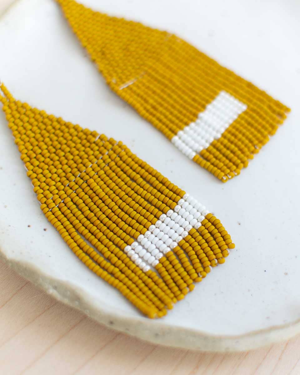 Fair + Simple – Großhandel Quasten-Ohrring – Perlen-Fransen-Ohrringe aus Mostaza1