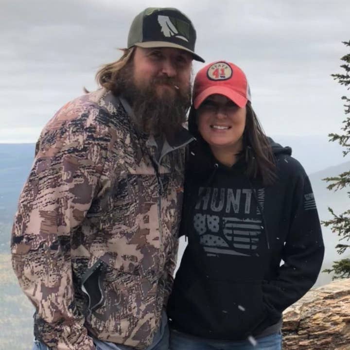 Hunt Montana - Wholesale Hoodie - Unisex - HUNT MONTANA - AMERICAN FLAG - ELK ANTLER - HOODIE - BLACK/CHARCOAL