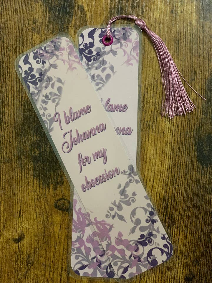 8x2 i Blame Johanna Bookmark för wholesale av Messterpieces