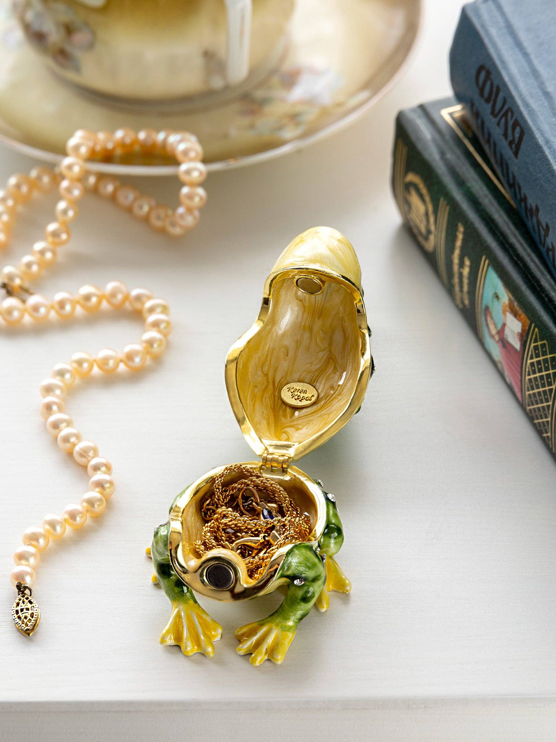 Keren Kopal – wholesale Decorative figurine – Black Spotted Toad Frog with a Baby Frog on the back4