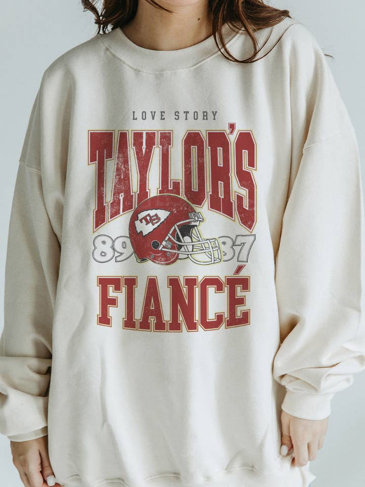 Ga Taylor's Verloofde Sweater voor wholesale door Girl Tribe Co