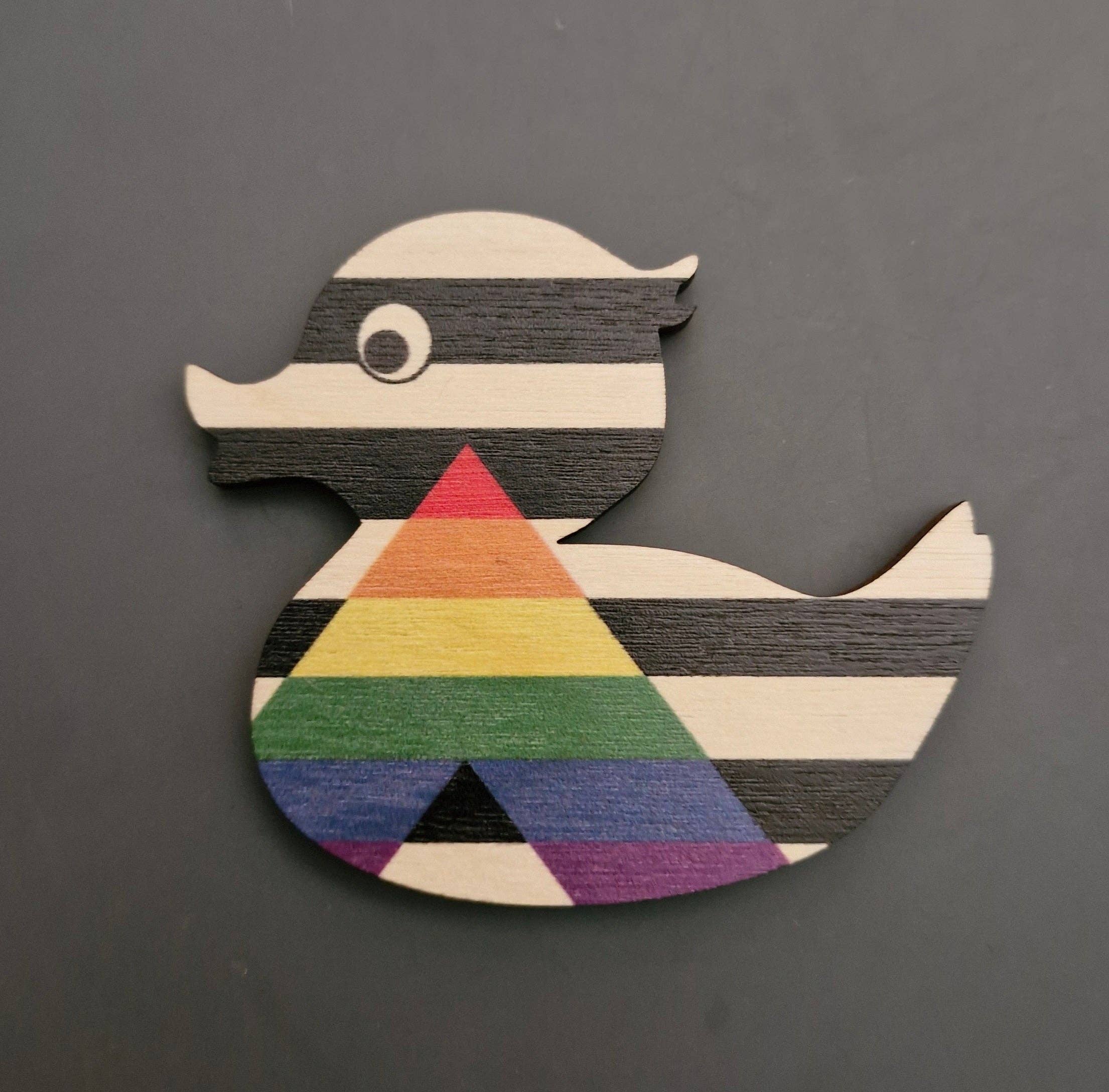 Dukki Gifts – wholesale Magnet – Pride flag duck shaped LGBTQIA+ wooden fridge magnets7