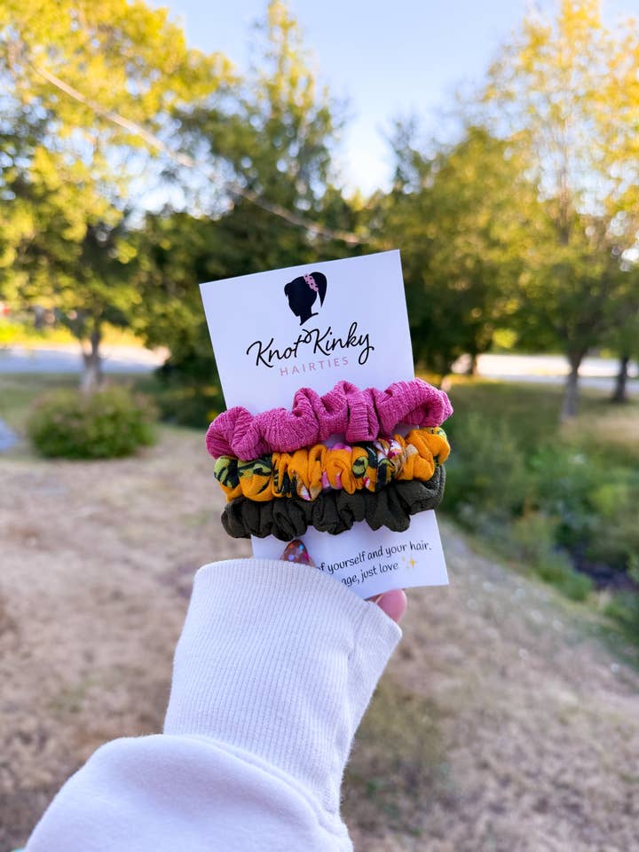 Mini Mini Trio di Sidro di Mirtillo Rosso💛 per la vendita all'ingrosso da parte di Knot Kinky HairTies