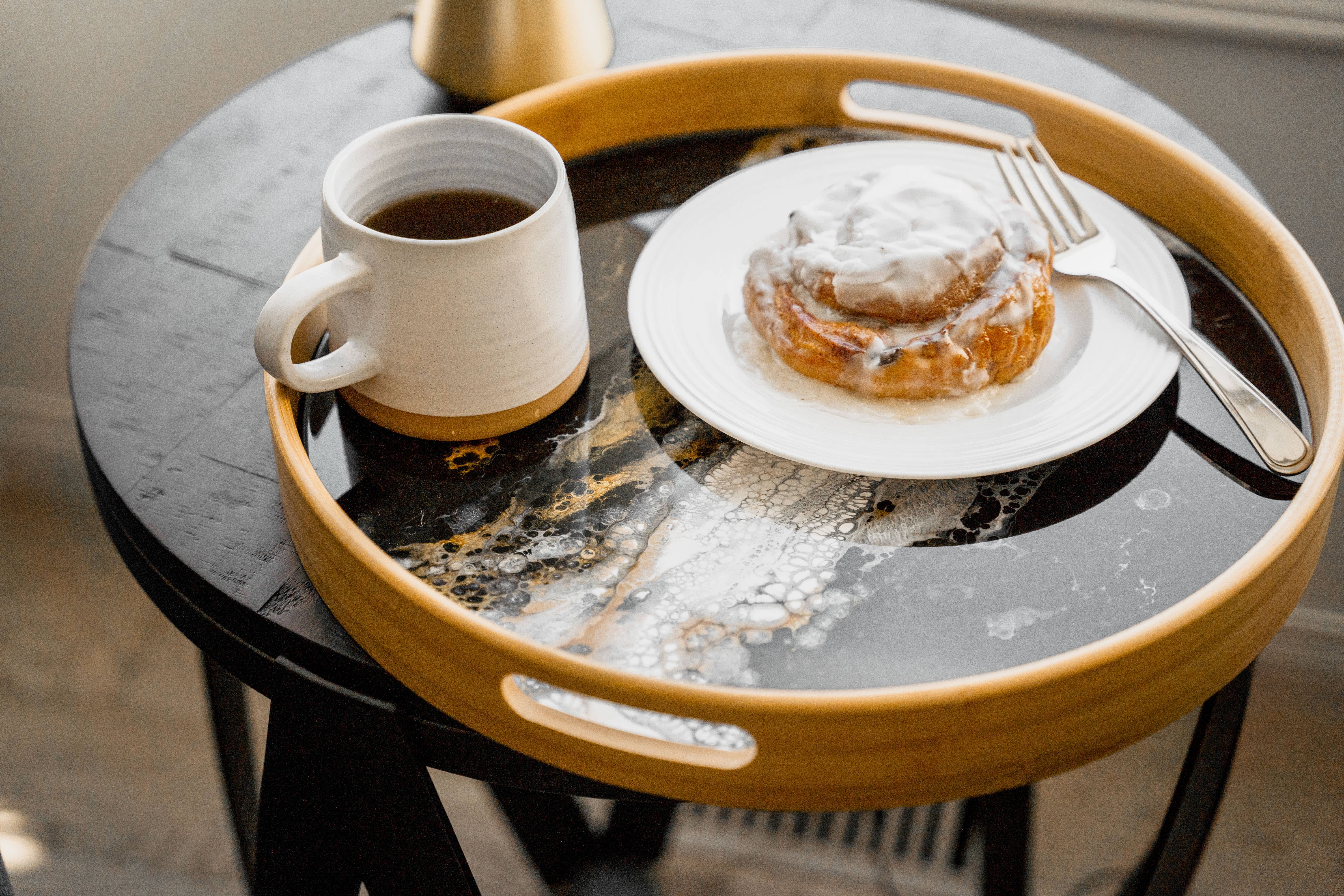 Lynn & Liana Designs – wholesale Serveringsfat – Runda serveringsbrickor i bambu med harts – inga tullavgifter!11