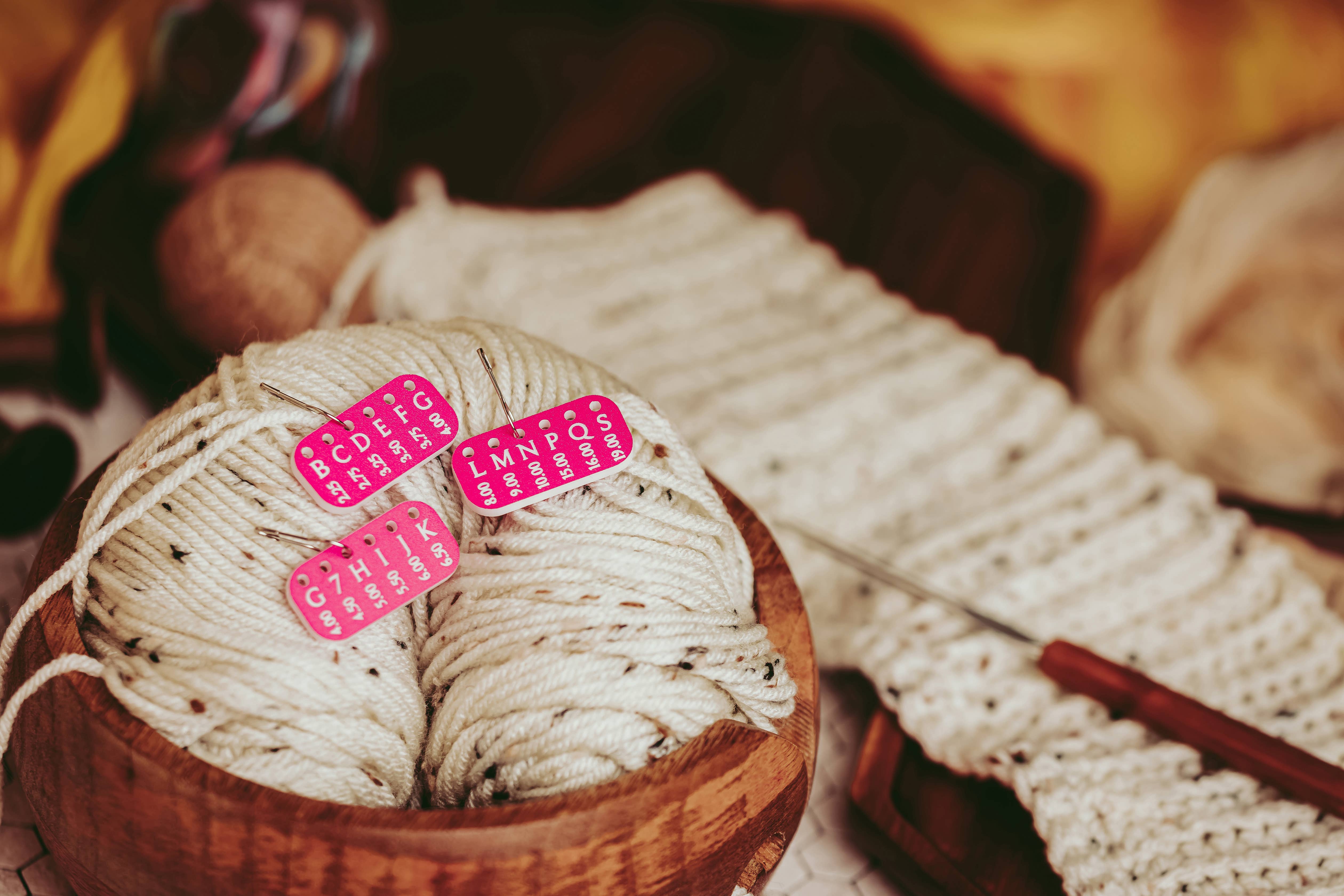 Loops & Bee - Wholesale Knitting/Crochet Supplies - Crochet Hook Minder Set, Hook Size Reminder Stitch Markers5