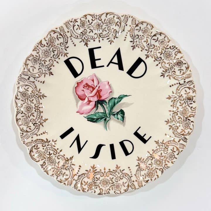 Pratos Vintage com Palavrões - "Morto por dentro" por atacado de Un Peche Mignon