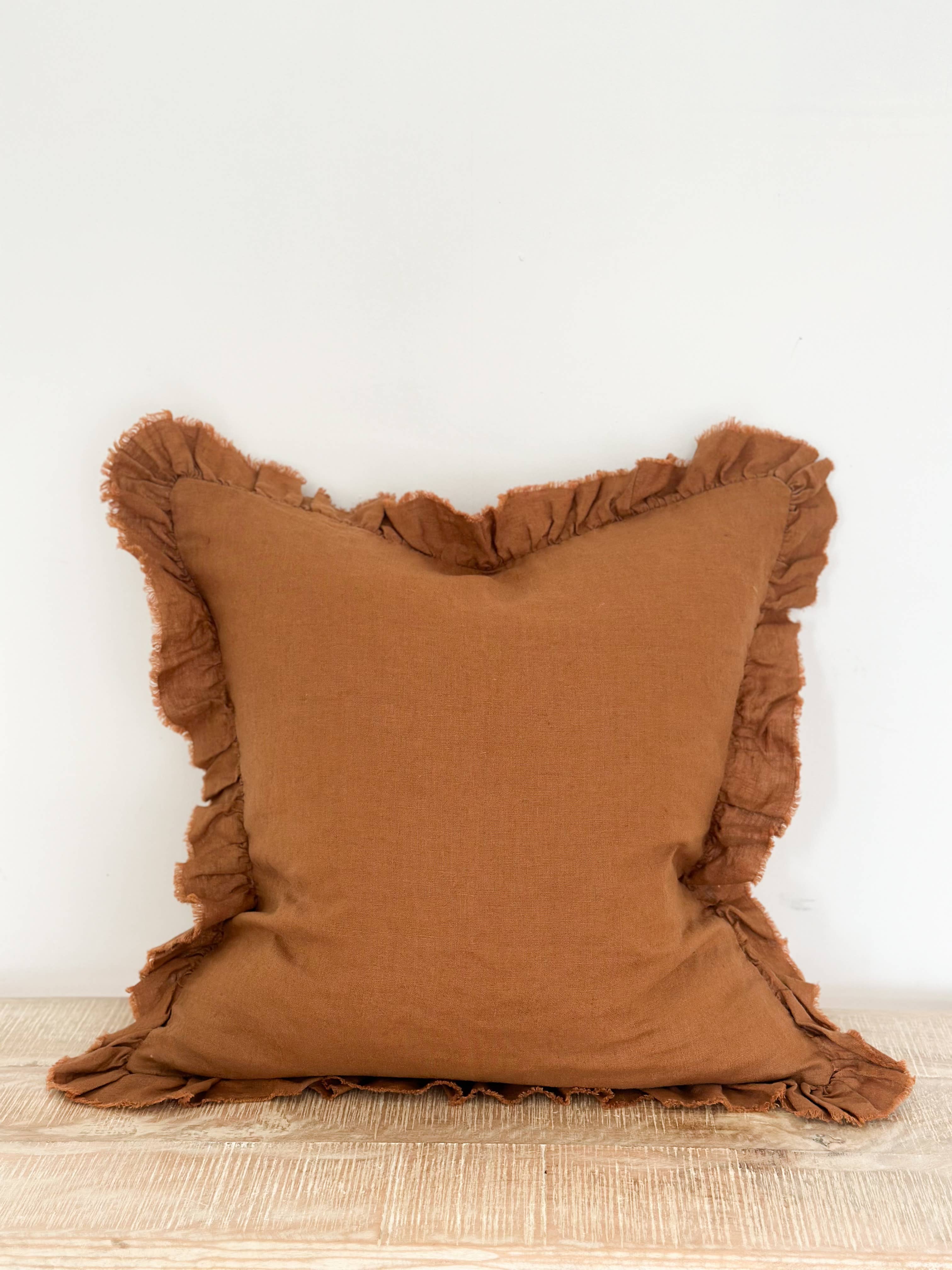 Ellenvale Trade - Vente Housse de coussin - Housse de coussin en lin à volants Hallie — Rouille1