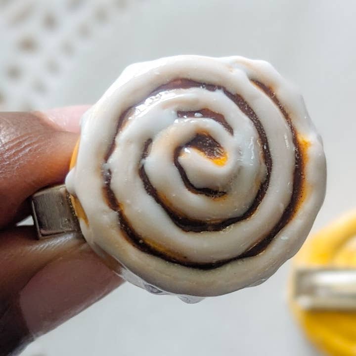 Kanelrulle Hårklemme for engroshandel hos Crafty Little Dreams LLC