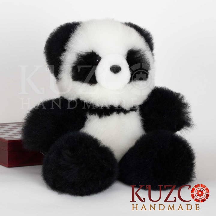 Orsacchiotto Panda in pelliccia di alpaca fatto a mano per la vendita all'ingrosso da parte di KuzcoHandmade