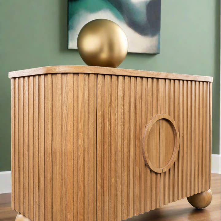 46,5'' Breiter geriffelter Akzent-Schrank mit 2 Türen und Kugelfüßen und andere Ergebnisse für englische möbel im Großhandel. Kostenlose Rücksendungen und 60-Tage-Zahlungsziel auf Faire im Trend auf Faire.