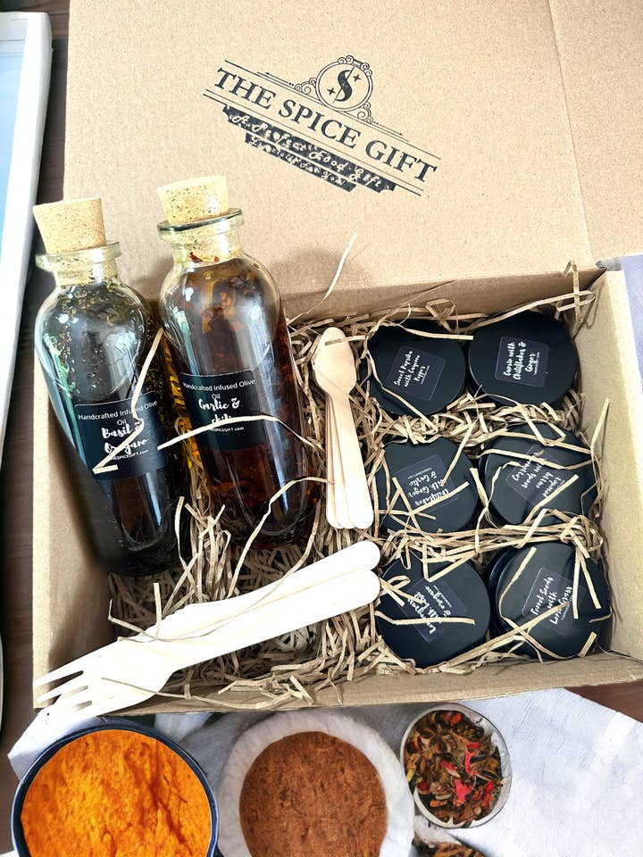 Impress them Gewürzset — Gewürzmischungen und infundiertes Olivenöl für den Großhandel von Thespicegift