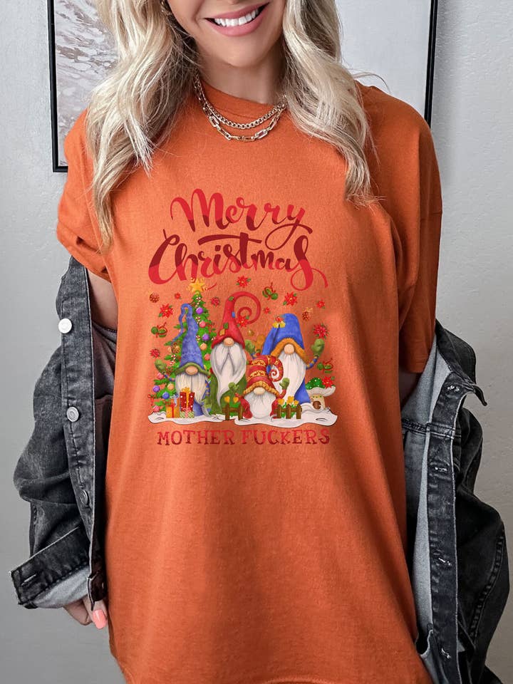 SONDO DESIGN LTD - Venta al por mayor Camiseta estampada - Mujer - Camisa Merry Christmas Mother Fuckers, camisa Gnome Friends2