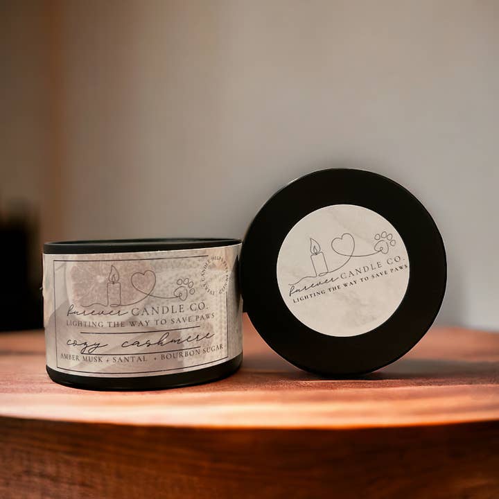 Bougie moyenne Cosy Cashmere pour la vente par Furever Candle Co.