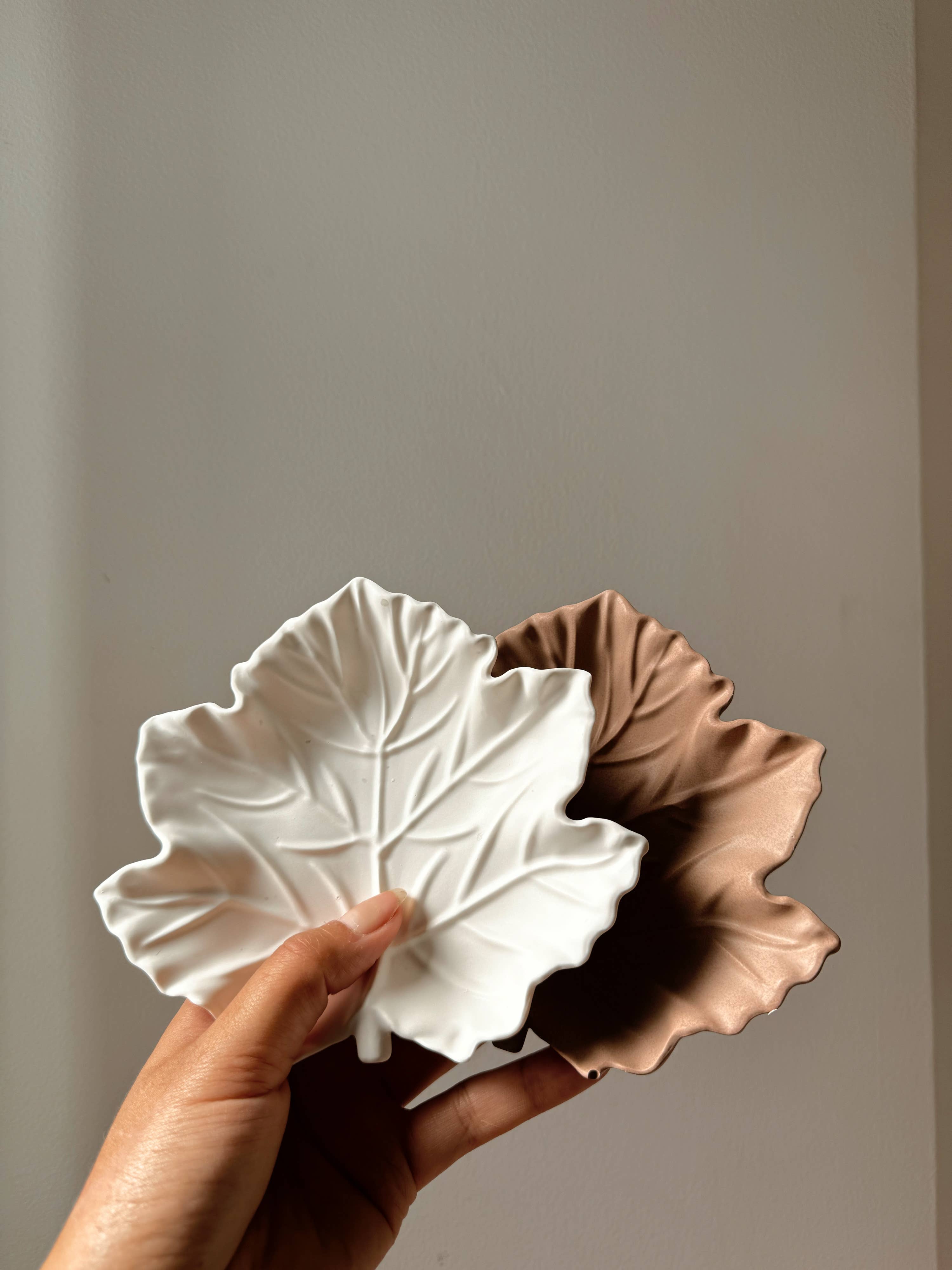 My Milky Candle - Wholesale Decorative Tray - Handmade maple leaf empty tray made of jesmonite c1