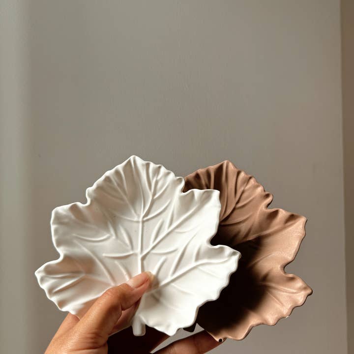 My Milky Candle - Wholesale Decorative Tray - Handmade maple leaf empty tray made of jesmonite c1