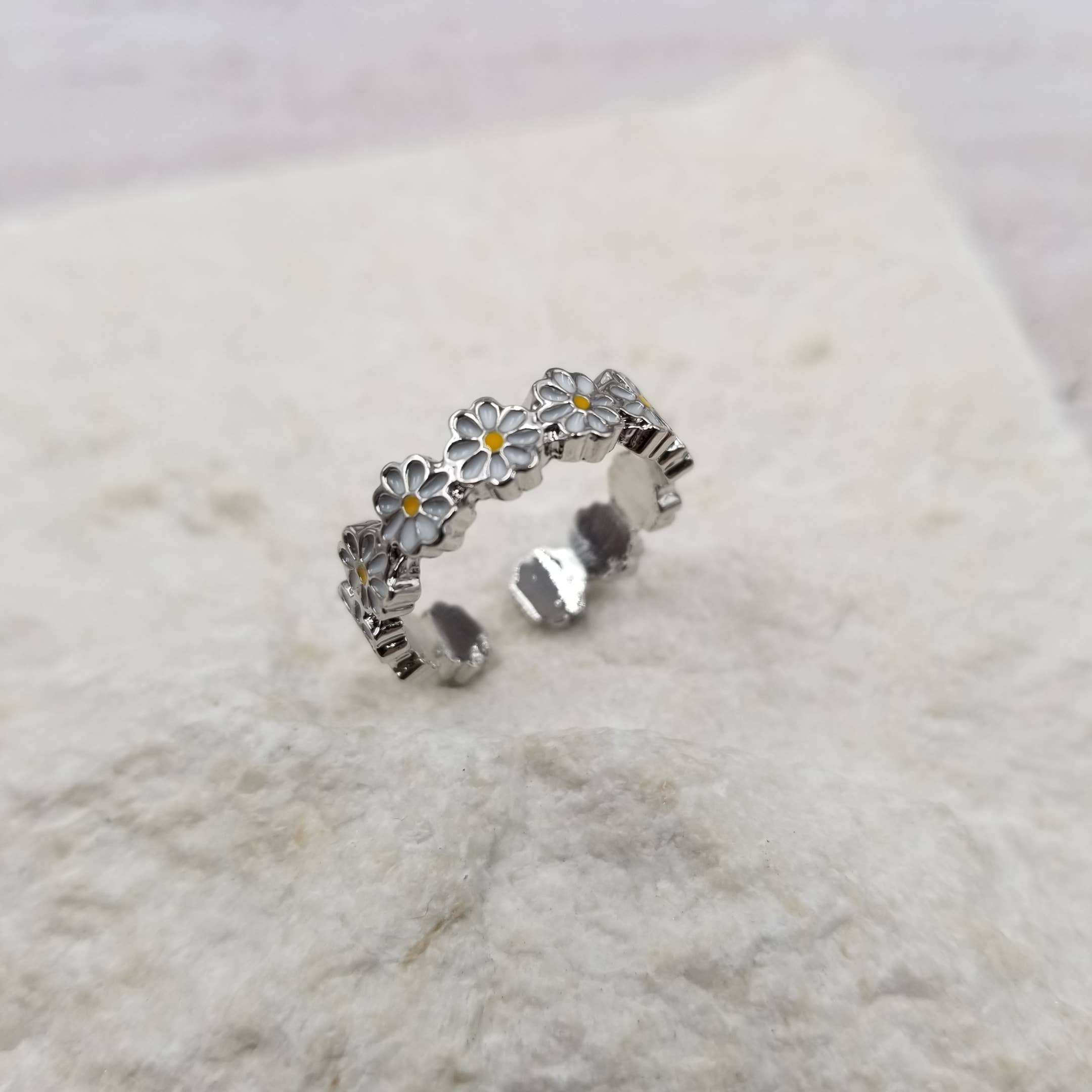 Treasure Wholesale - Wholesale Multi-Stone Ring - Silver Daisy Ring0