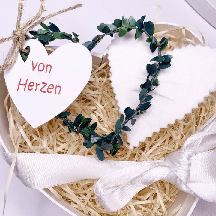 Cash gift packaging birthday wedding - wrapping money creatively for wholesale by Zarto GmbH