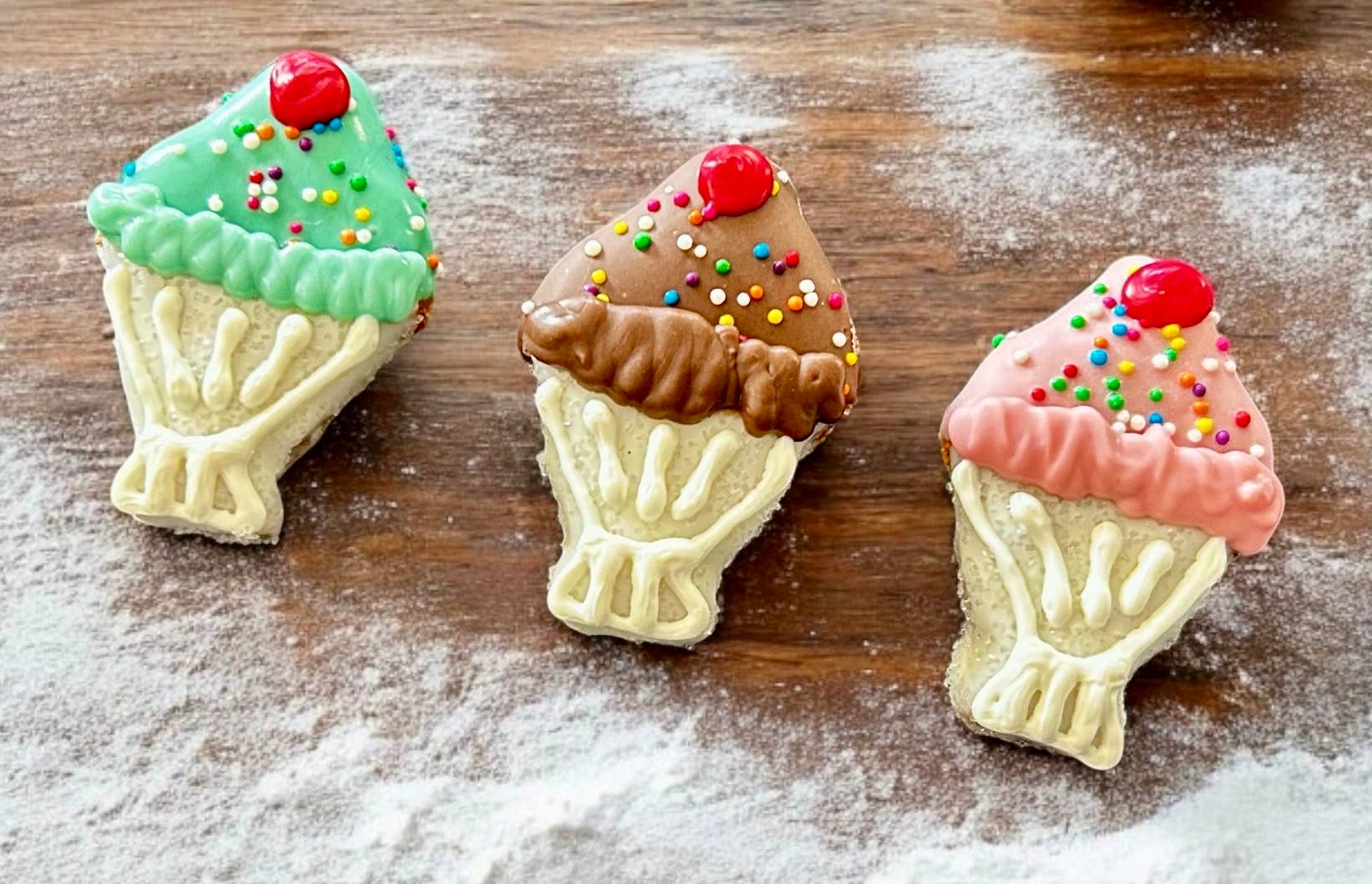 YumYum4DOGS - Wholesale Pet Treats - Dog - Mini Old Fashion Sundaes dog treats1