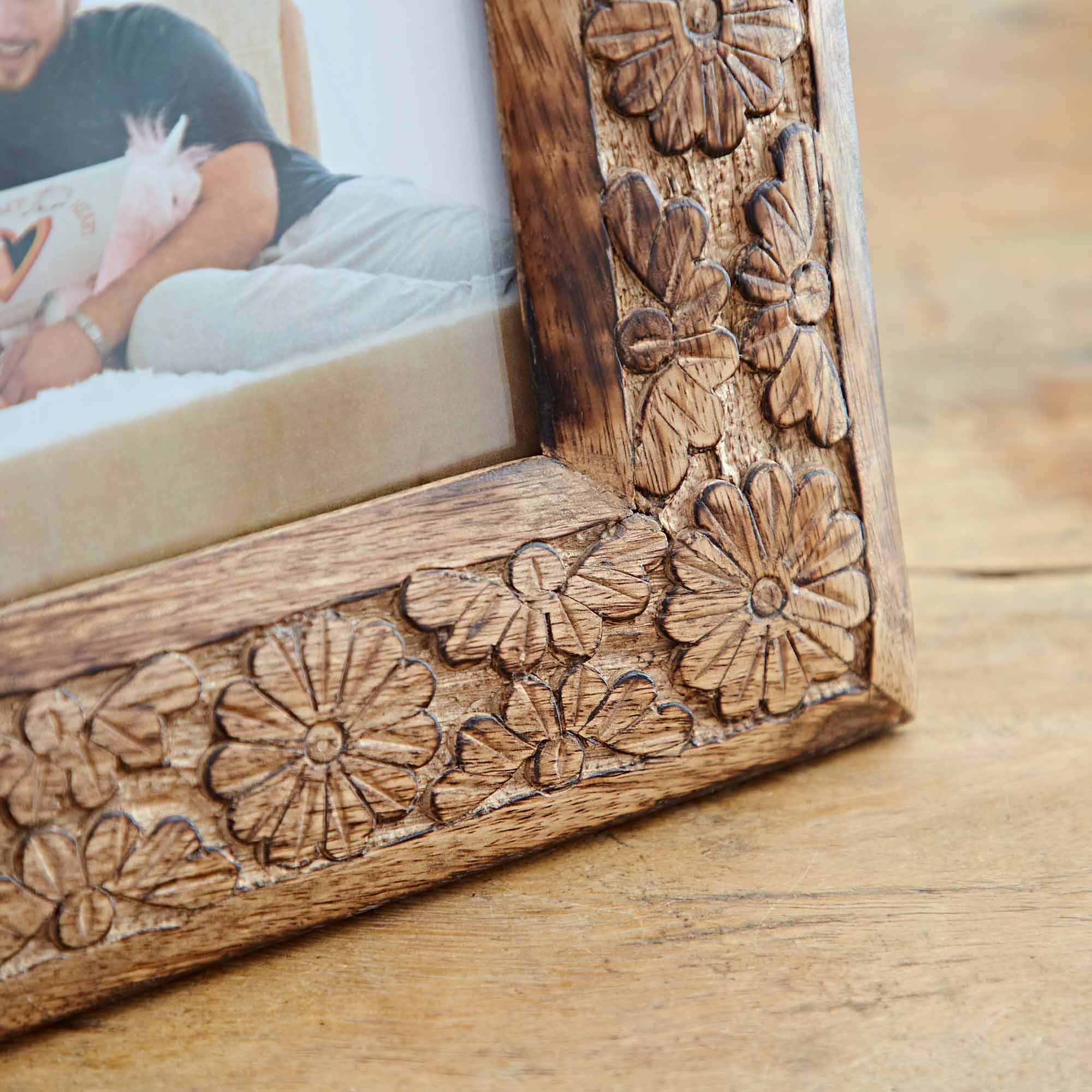 The Paper High Gift Company Limited - Wholesale Picture Frame - Daisy Carved Mango Wood Photo Frame - Handmade2