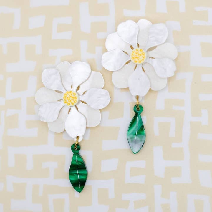 Magnolia : Fleur entière pour la vente par Emma Fick Art