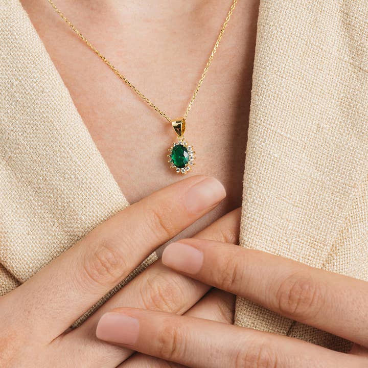 Set flower necklace and earrings with white and green zirconia for wholesale by Itemporality