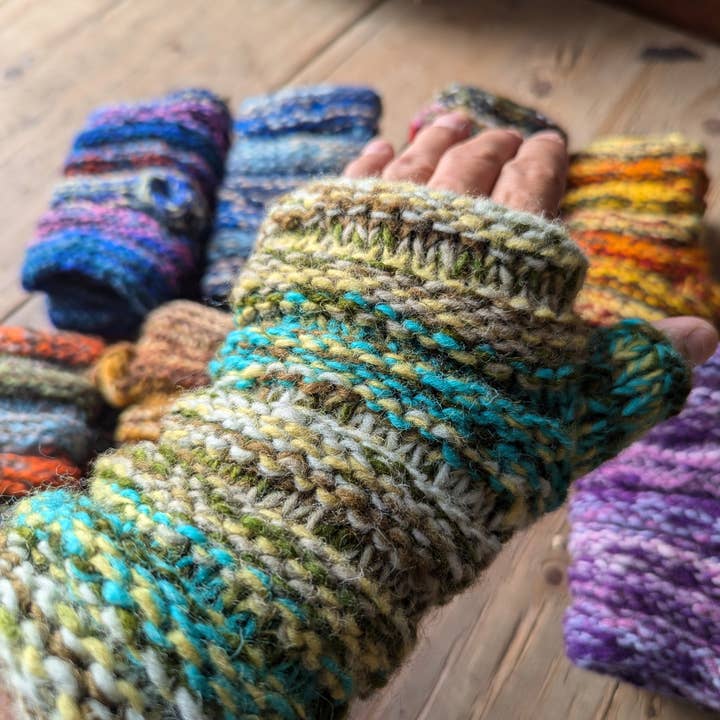 Tenzing Collections - Wholesale Mittens – Unisex - Handmade woolen knit fleece-lined multi color unisex gloves10