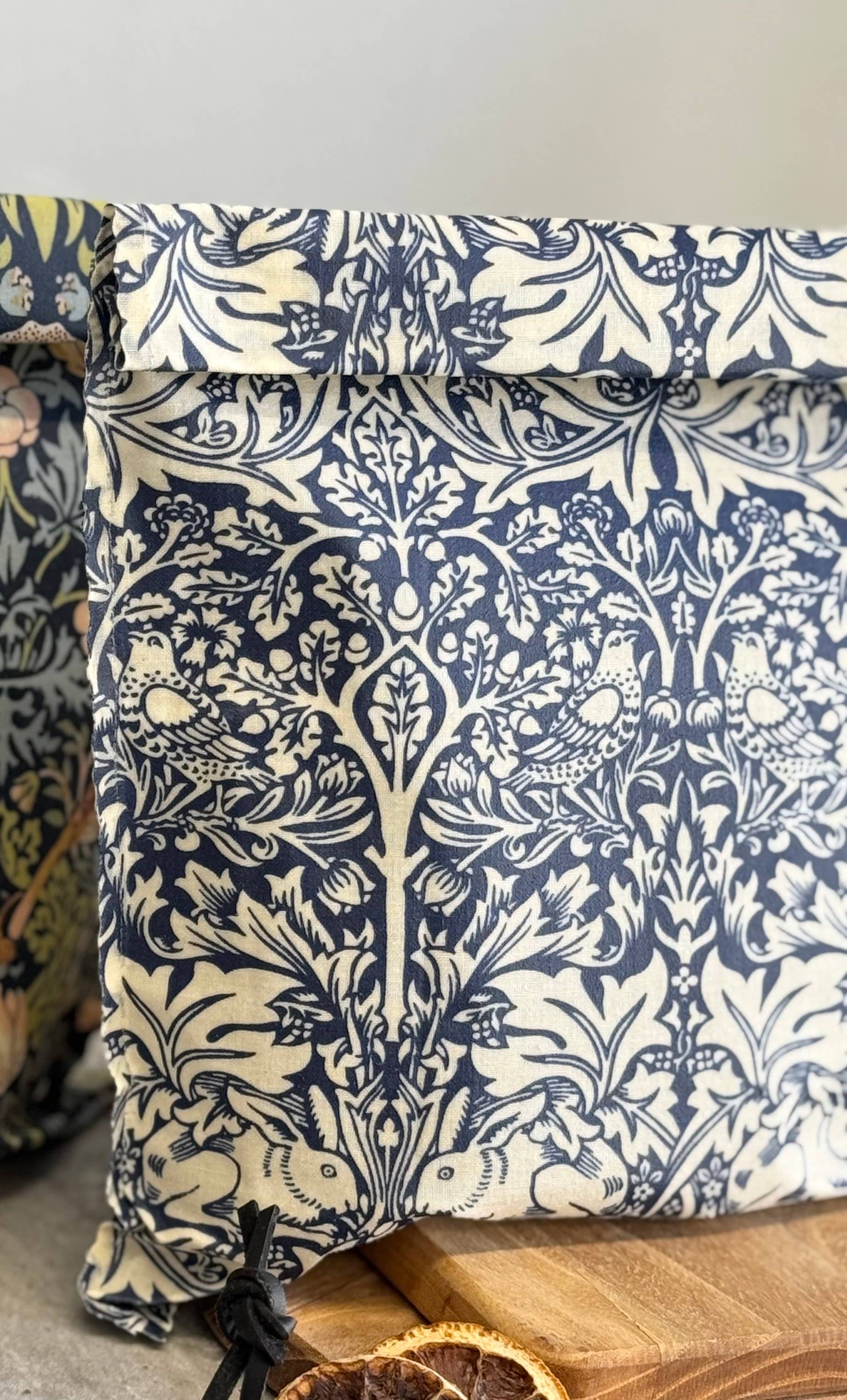 Lou Bees - Wholesale Food Storage Wrap/Bag - Beeswax Bag William Morris0