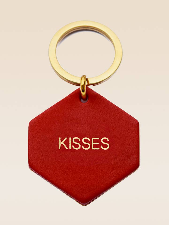 KISSES gepersonaliseerde rode leren sleutelhanger voor wholesale door FAUVETTE PARIS