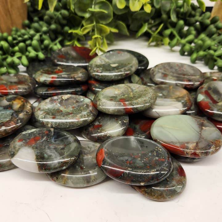 Meraki Gemstones - Vente Pierre et cristal de spiritualité - Pierre précieuse African Bloodstone Worry 50 x 40 x 10 mm (0,5 kg/1,1 lb)2