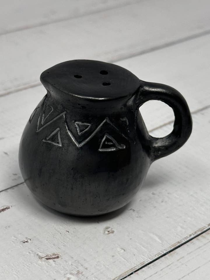 Saleros (Barro Negro/Argile noire) pour la vente par Pottery Selections Co