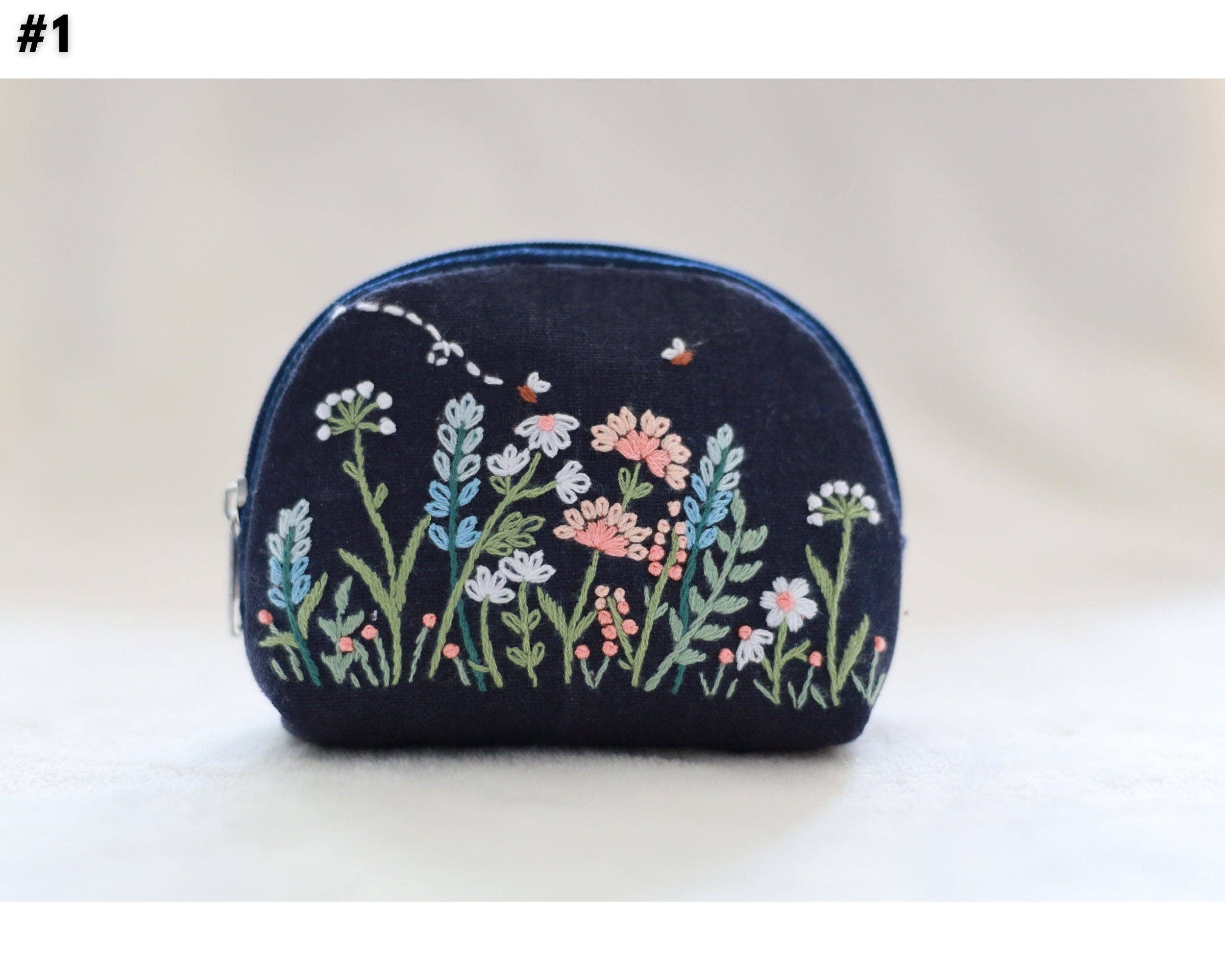 Finer Embroidery – Engroshandel Møntpung - Dame – Håndbroderet møntpung med blomsterbroderi0