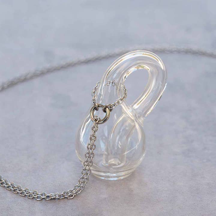 Boutique Academia - Wholesale Pendant/Charm Necklace - Klein Bottle Necklace2
