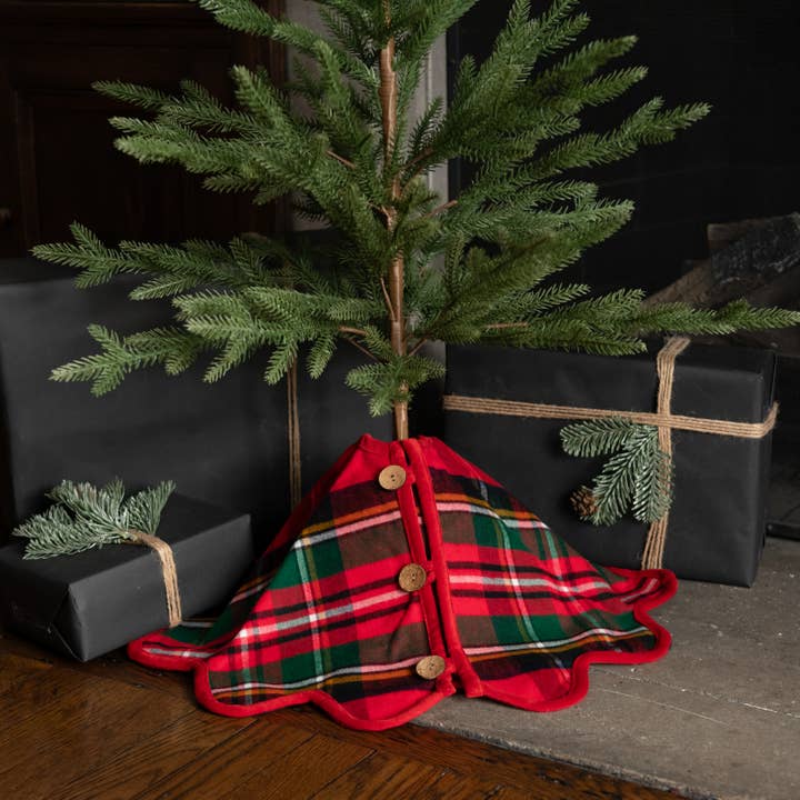 28" RED TARTAN TREE SKIRT W/ SCALLOPED EDGE for wholesale by Ragon House
