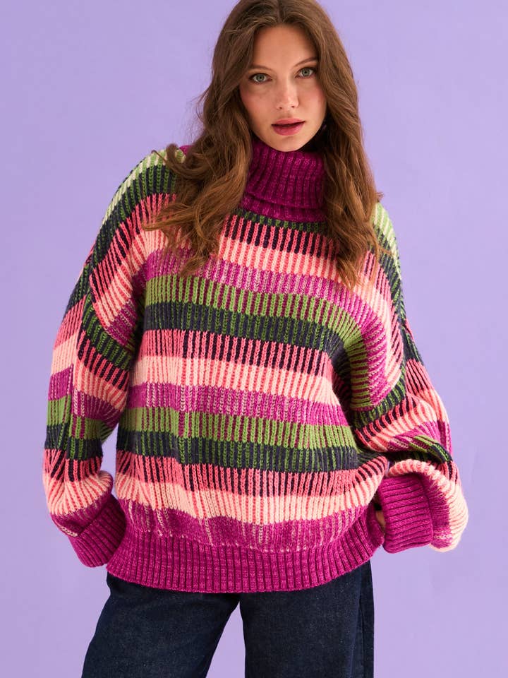 Pull à col roulé rayé à manches ballon oversize Tasha - Violet pour la vente par Cara & The Sky