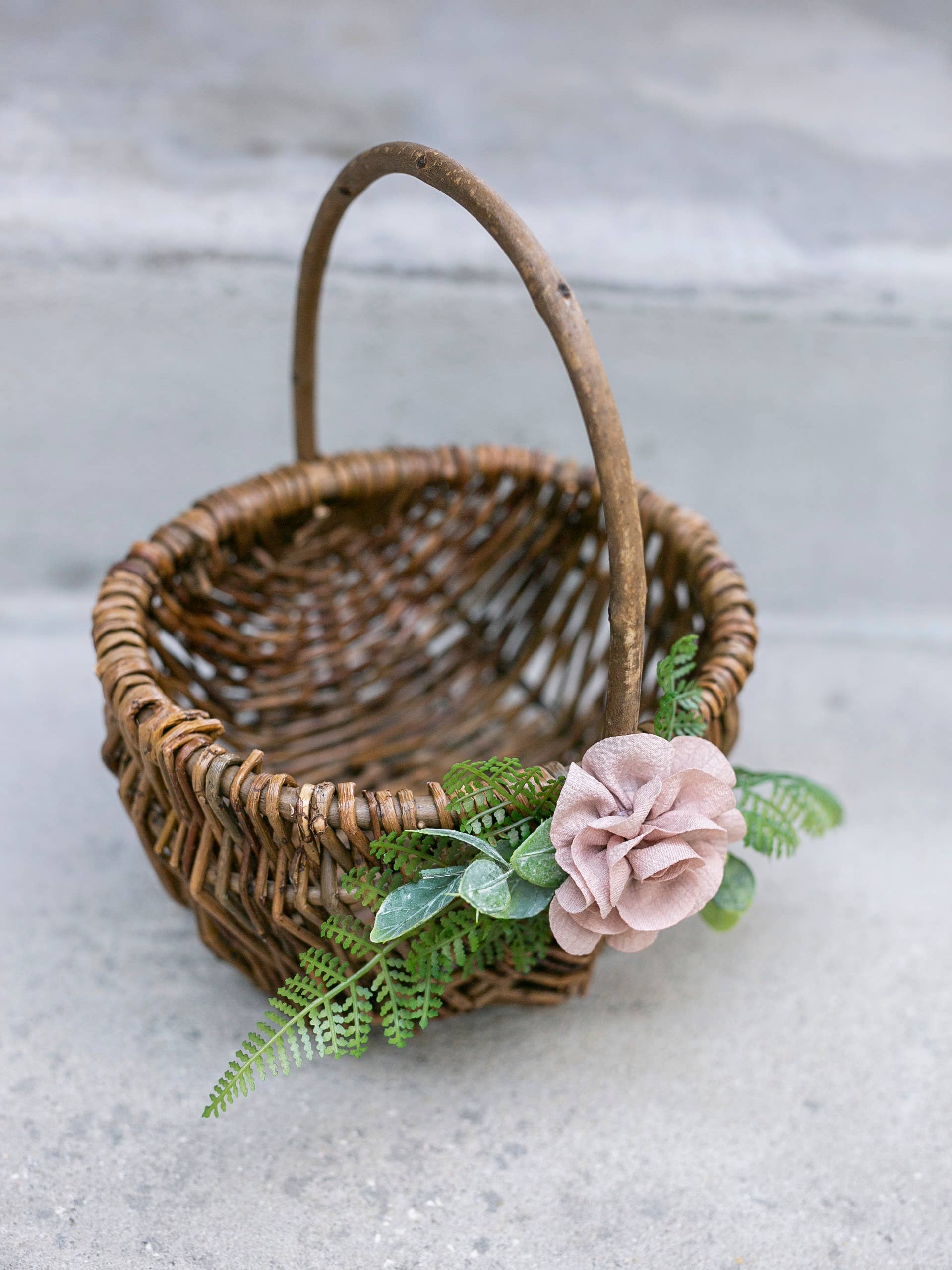 Indy Supply Co - Vendita all'ingrosso Cestini - Cestino per bambina con fiori di salice, cesto nuziale, stile rustico3