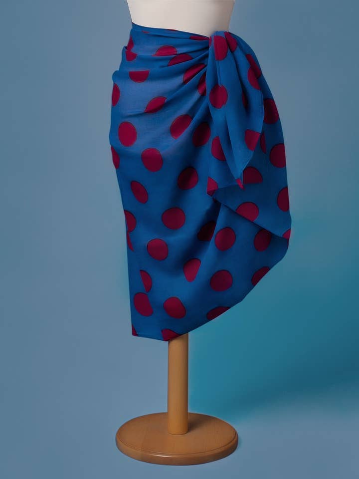 Sarong Pareo Colore Blu Con Punti Rossi Stampati All Over for wholesale by MALINI FASHION DESIGN PRIVATE LIMITED