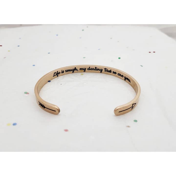 Cadeau pour fille de maman, papa, père, fille adulte, à ma fille. La vie est dure, ma chérie, mais toi aussi. pour la vente par Engraved4Ever