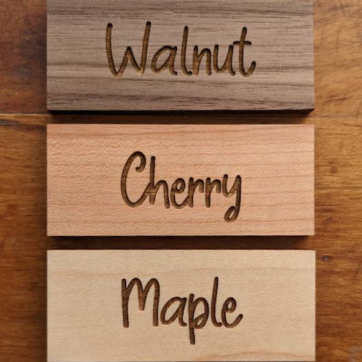 Foxwood Gifts Canada – wholesale Prydnad – Kanadensisk trädekoration i lönnlöv med hjärta – tillverkad i Kanada