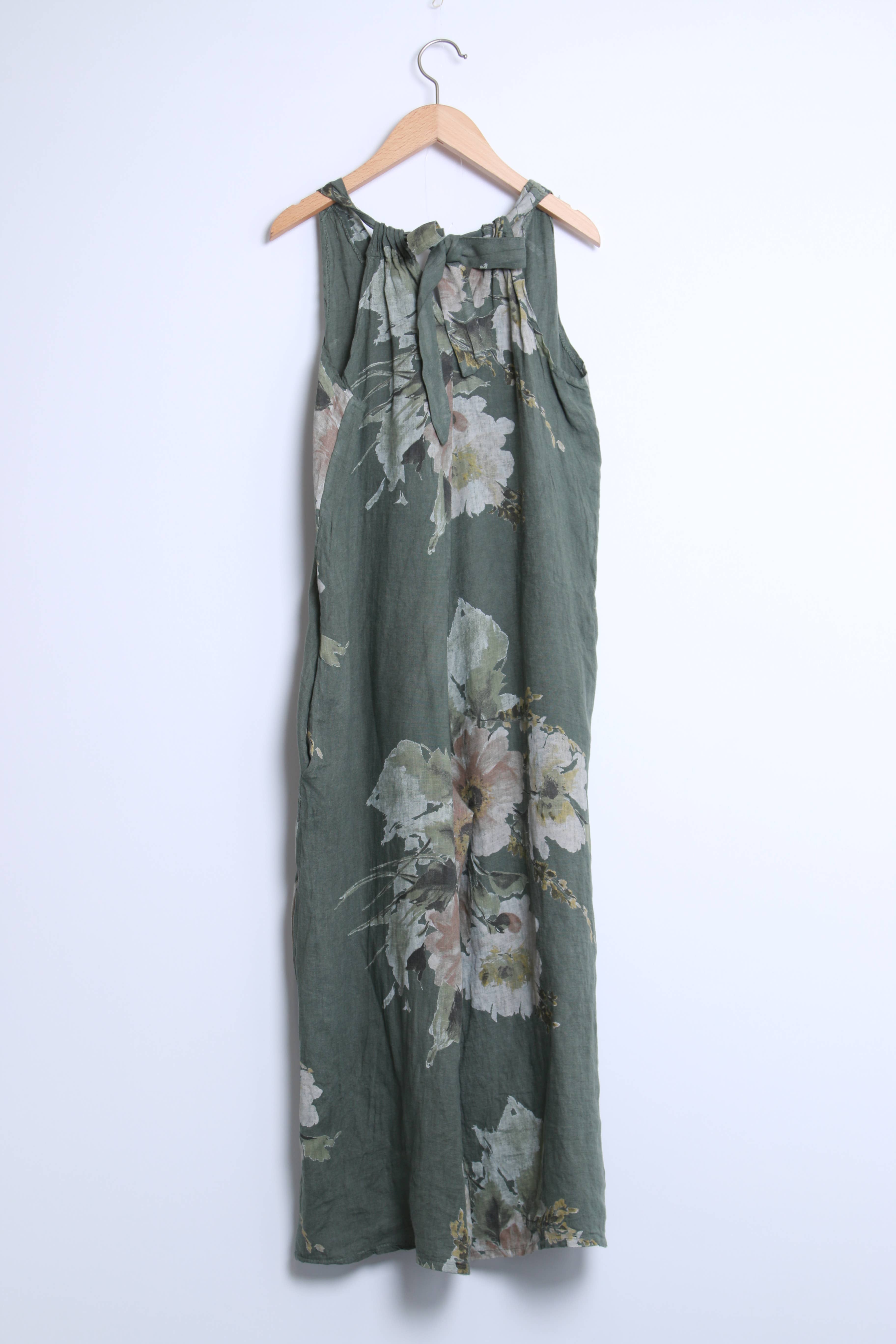 Shyloh - Wholesale Onesie - Women's - Flowy long dress with floral print and straps 2059915