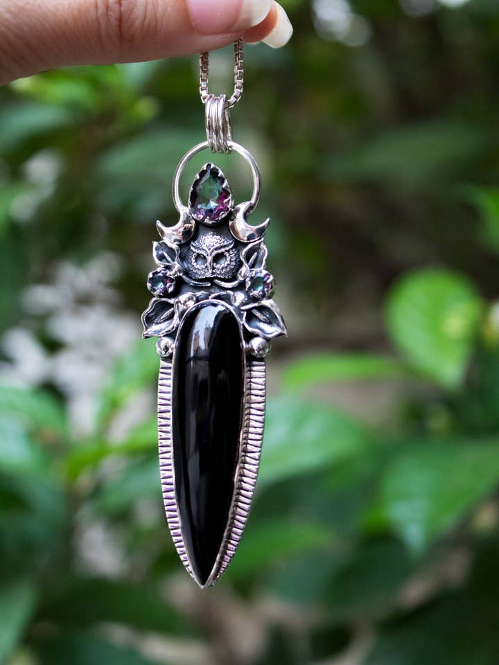Watcher of the Velvet Night: Black Onyx Pendant, AP- 7512 for wholesale by Ambra Jewels