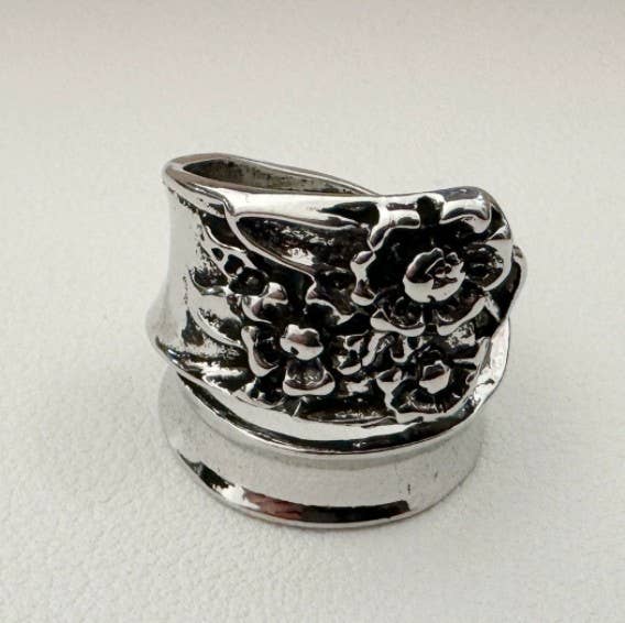 JOSSLYN by wall to wall – Anel de cocktail/declaração por atacado – ANEL STATEMENT FLORAL BOHO VINTAGE | 40R1292