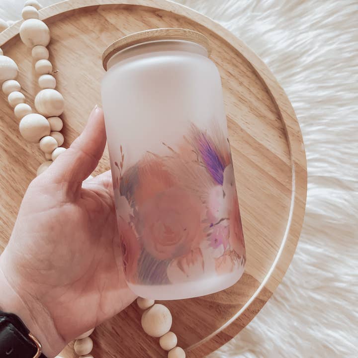 Emma K Designs - Wholesale Drinking Glass/Cup - Pink Pampas Grass Frosted 16oz Glass Cup with Bamboo Lid