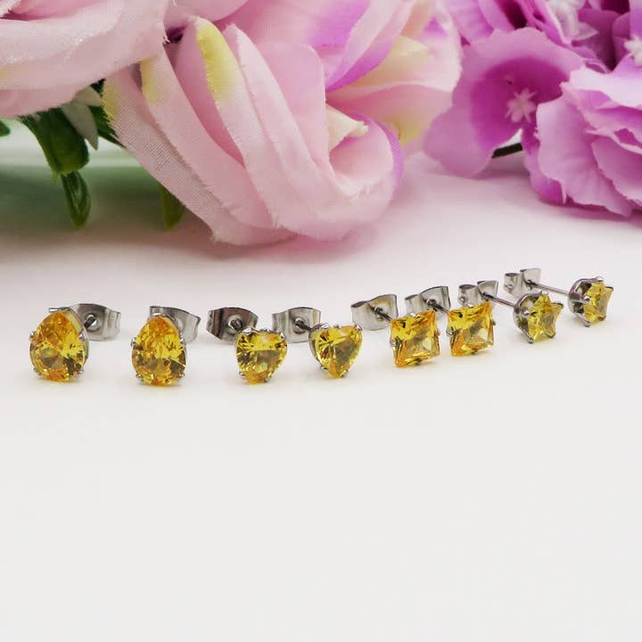 Daemon srls - Wholesale Jewelry Set - SET 4 PAIA PUNTI LUCE SHINE colours ~ 4 forme punti luce acciaio inossidabile ~ 8 PZ ~ 12 varianti colore ~ Orecchini a lobo con zirconi13