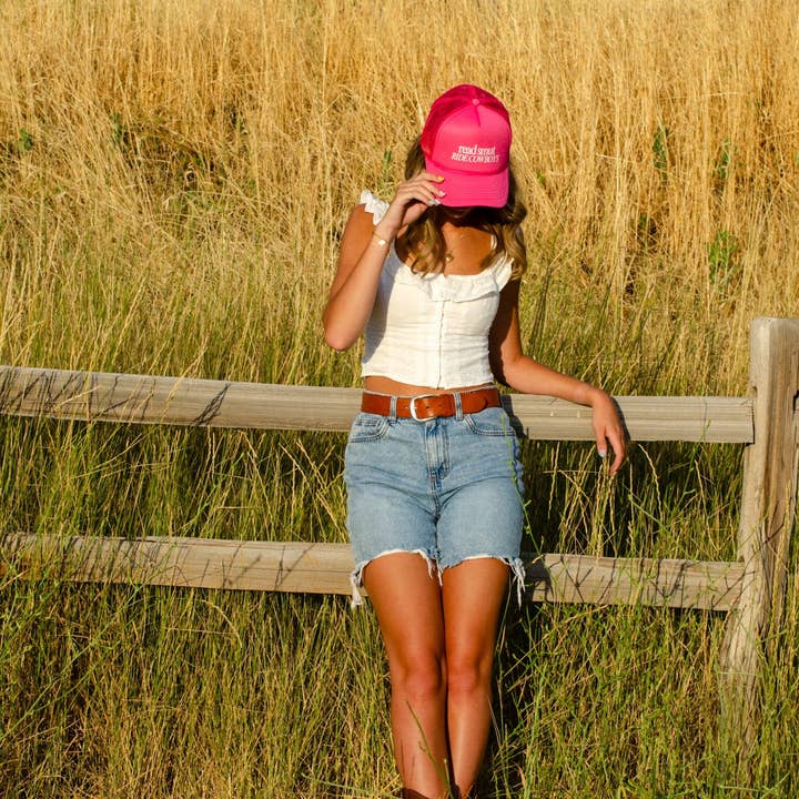 Lees Smut Ride Cowboys Hot Pink Hoed voor wholesale door The Vibrant Book Club
