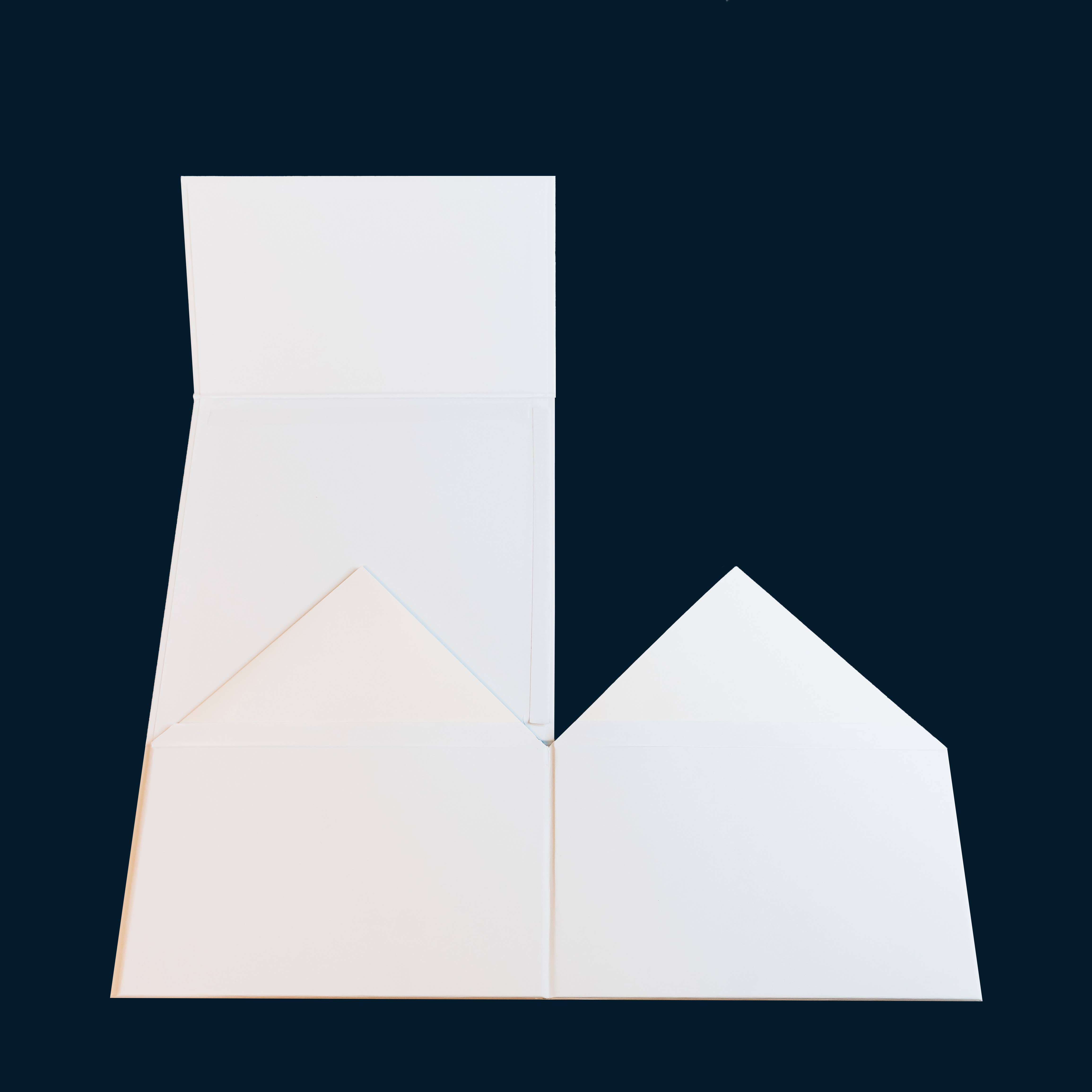 Giften Market - Wholesale Gift Box - Magnetic White Folding Gift Box - Luxury Gift Wrap1