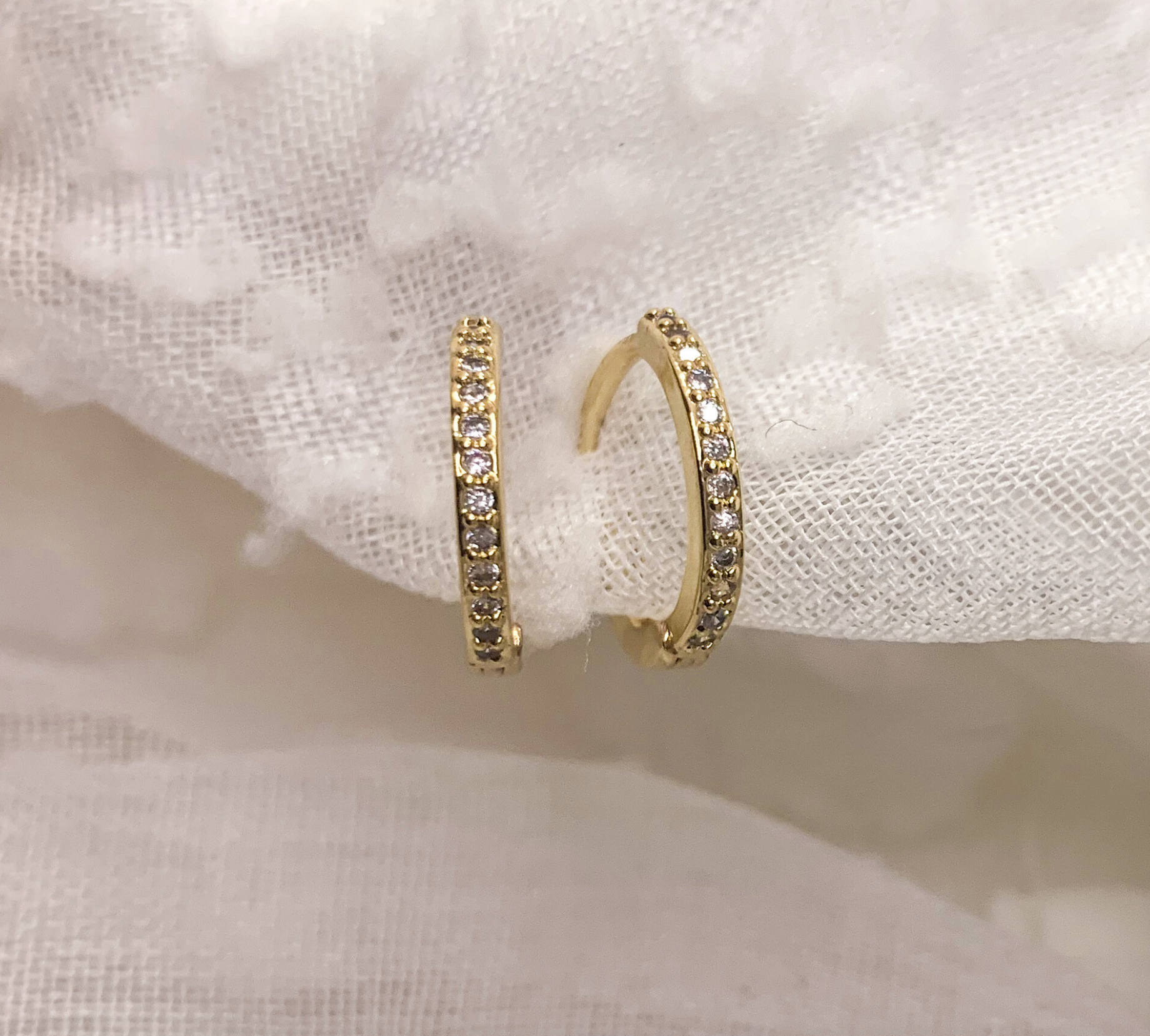 DRIP JEWELRY - Wholesale Huggie Earrings - Sparkly huggie0