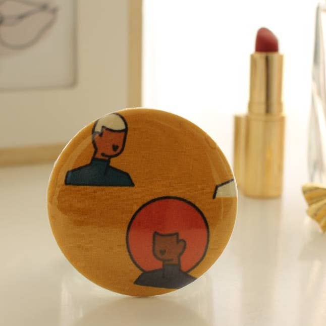 Miroir de poche Bella afro orange pour la vente par Sabrina Trefle