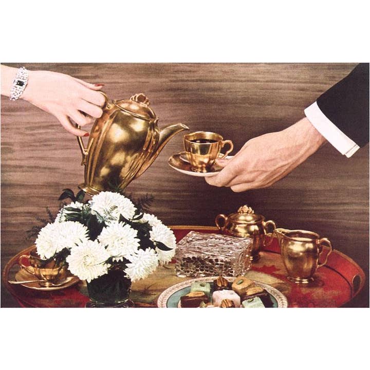 Tarjeta postal CF-53 Mano de mujer sirviendo café para venta al por mayor de Found Image Press