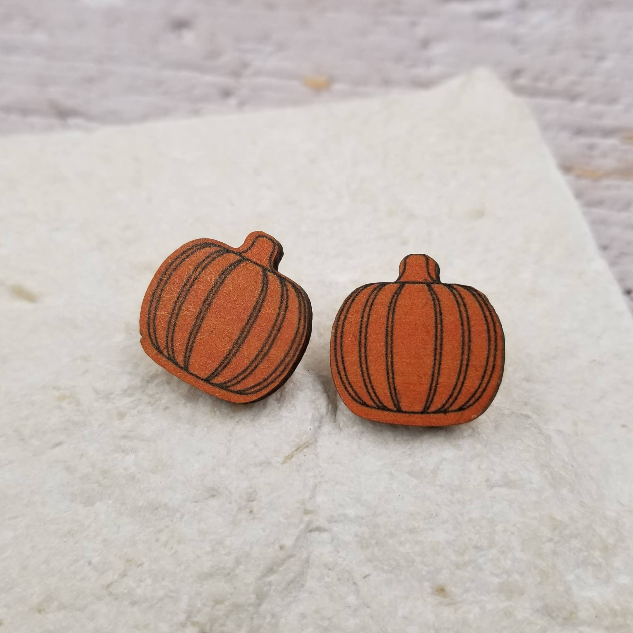 Treasure Wholesale - Wholesale Stud/Post Earrings - Halloween Ghost Pumpkin Bat Earrings3