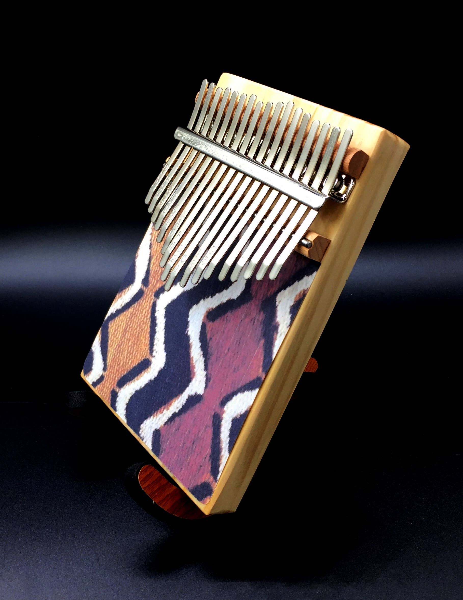 inRhythm - Vendita all'ingrosso Strumenti musicali - Kalimba con 17 note in acciaio e supporto espositivo opzionale7